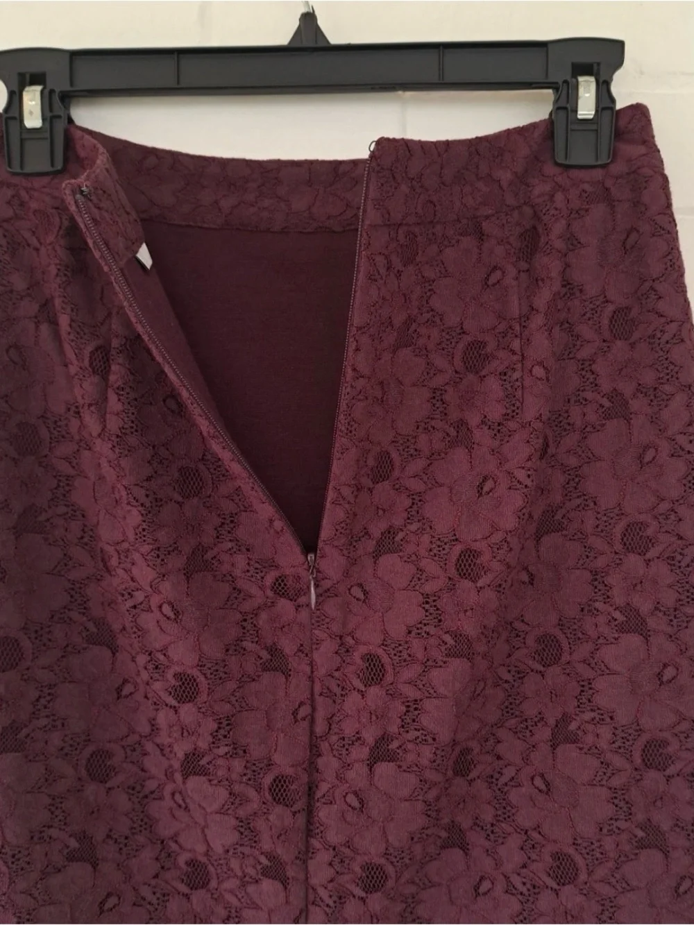 Halogen Burgundy Lace Pencil Skirt